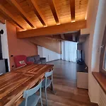 Lägenhet Maison De L'envers Aosta