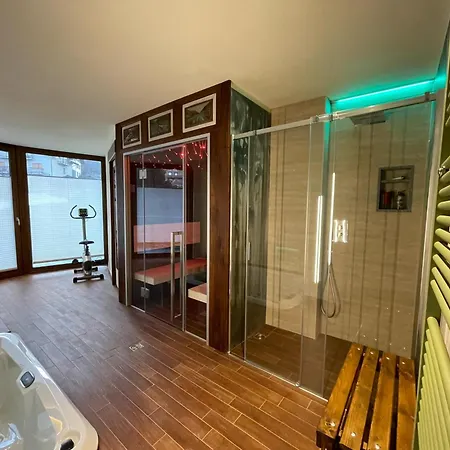 Maison De L'envers アパート アオスタ