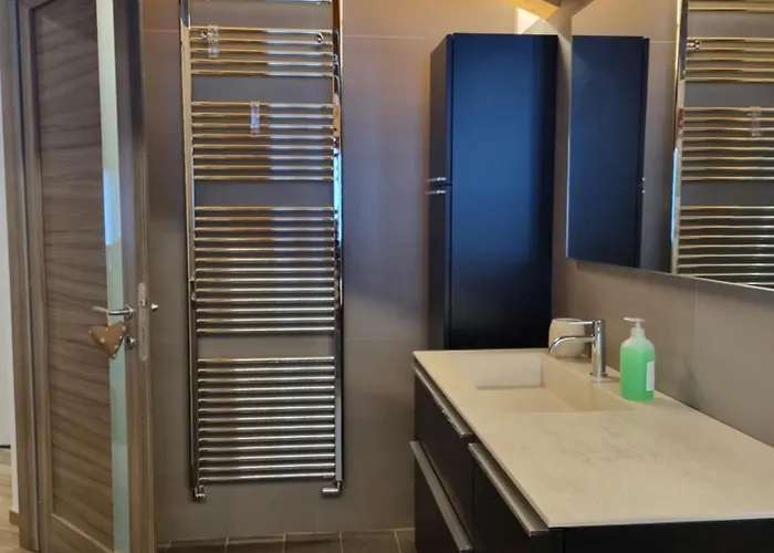 Maison De L'envers Apartment